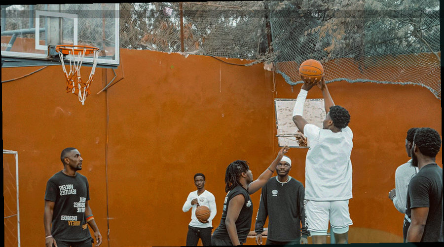 从信封节点延伸到回执节点的弧形流程线，线条由青绿渐变为琥珀色